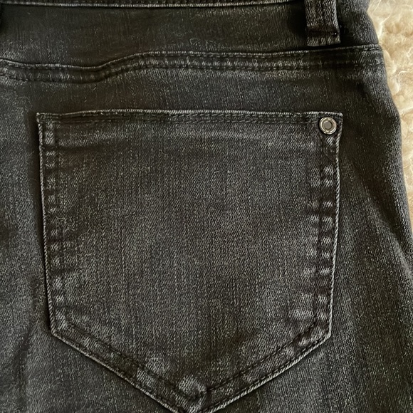 Women’s Harper Skinny Distressed Jeans - Picture 6 of 6